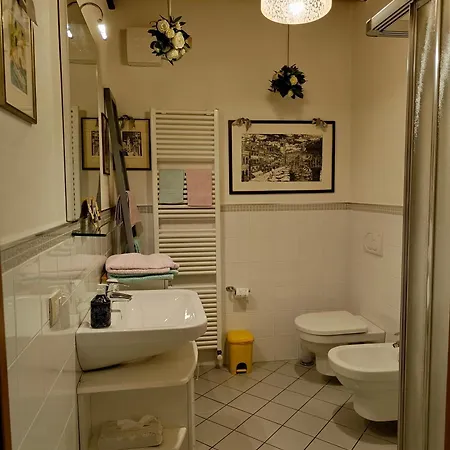 Lucy Готель типу 